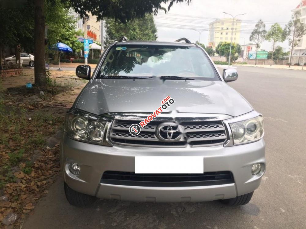 Cần bán xe Toyota Fortuner 2.5G đời 2009, màu bạc còn mới-5
