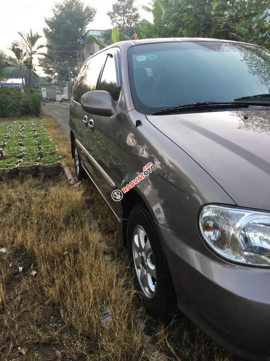 Bán xe Kia Carnival GS năm 2006, màu nâu còn mới-1