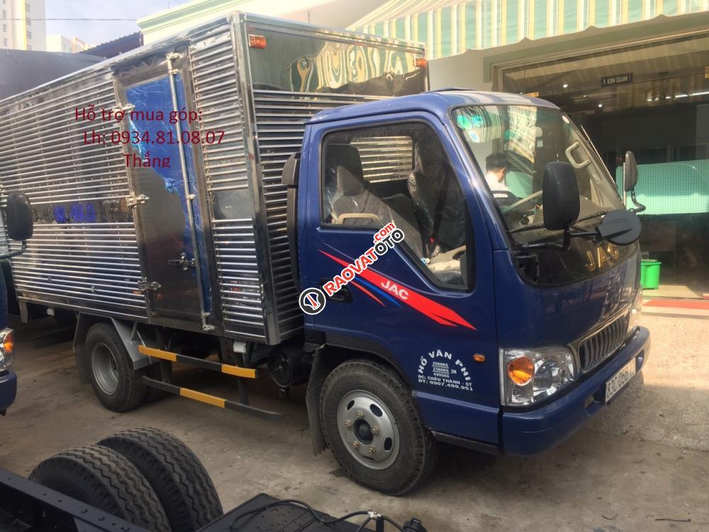 Xe tải Jac 2T4 thùng mui bac, giá sốc từ nhà máy-1