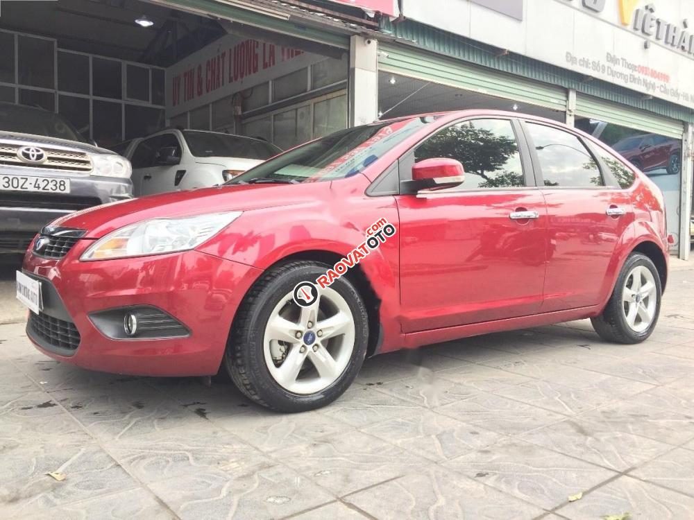 Bán Ford Focus 1.8 đời 2011, màu đỏ, giá tốt-0