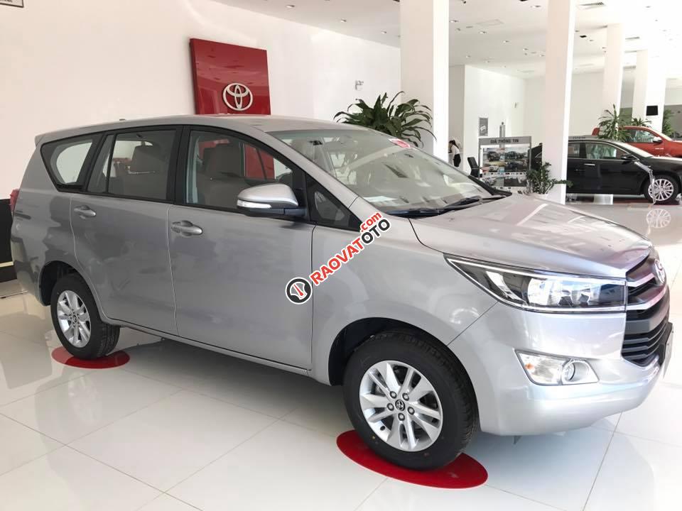 Bán ô tô Toyota Innova 2.0E MT năm 2018, màu bạc -0