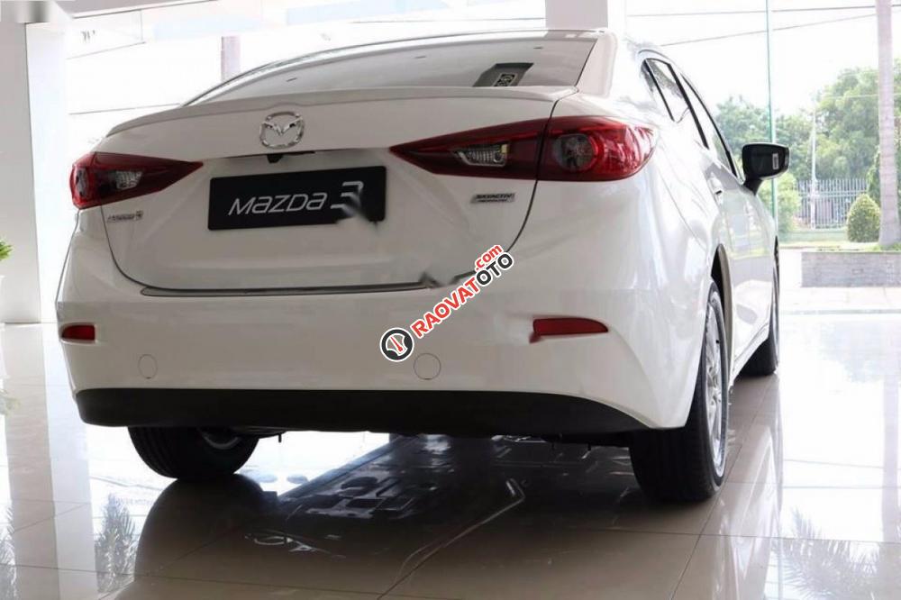 Bán Mazda 3 1.5L Facelift đời 2017, màu trắng, giá tốt-2