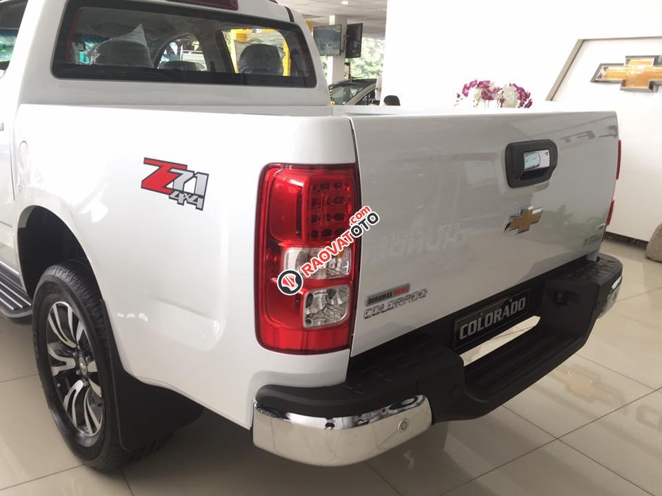 HOT, HOT, HOT -Xe Chevrolet Colorado 2.8AT, giảm giá sốc cùng nhiều phần quà hấp dẫn trong tháng 12/2017-1