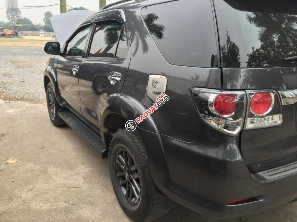 Cần bán Toyota Fortuner 2015, màu xám chính chủ-4