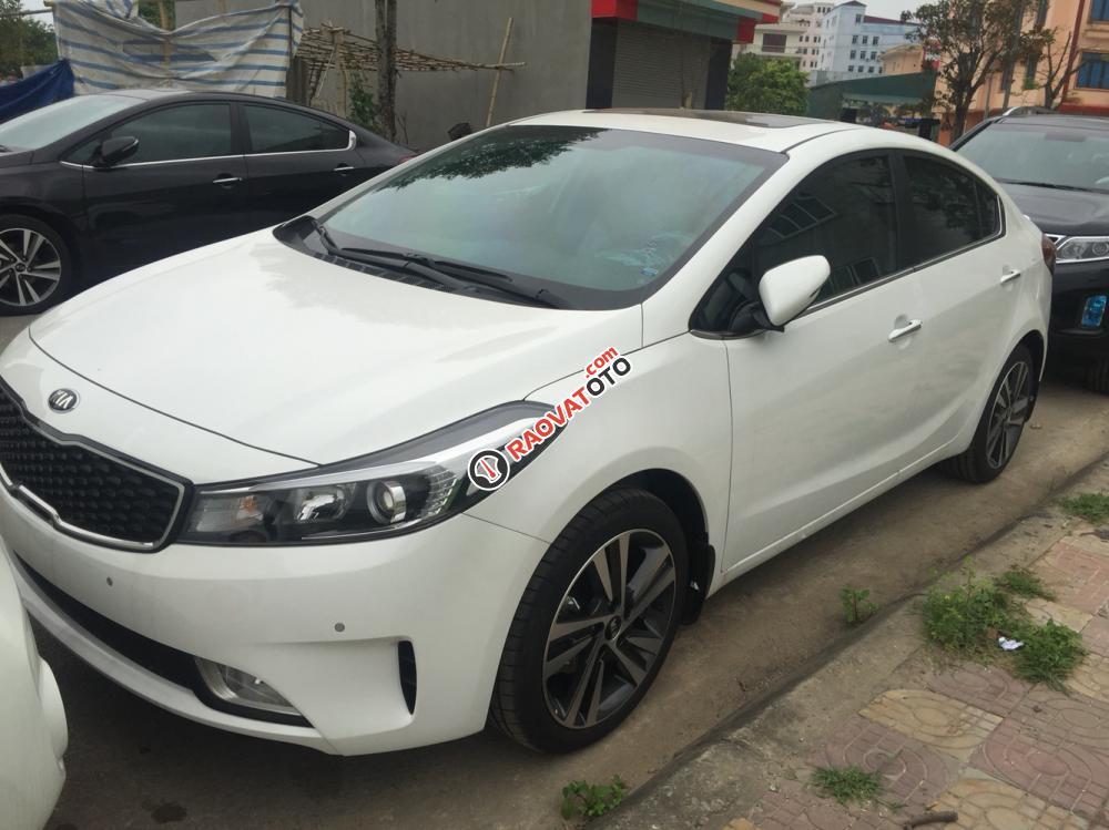 Bán xe Kia Cerato năm 2018 màu trắng, giá 499 triệu, liên hệ: 0966 199 109-0