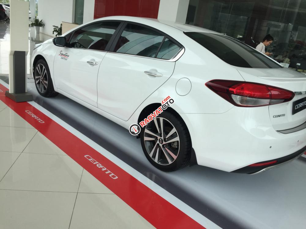 Bán Kia Cerato sản xuất 2018 màu trắng, 498 triệu, liên hệ: 0966 199 109-3