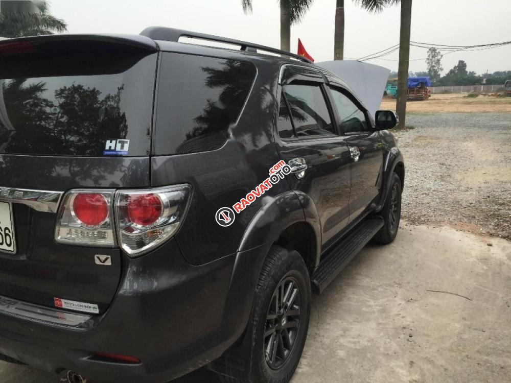 Cần bán Toyota Fortuner 2015, màu xám chính chủ-1