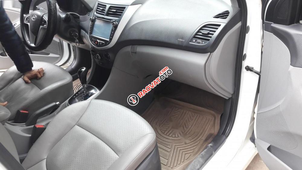 Bán Hyundai Accent 2011, màu trắng, nhập khẩu chính chủ-2