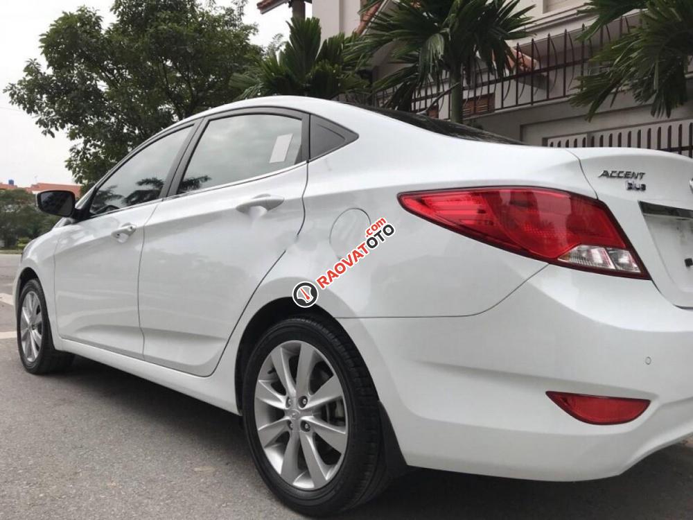 Cần bán xe Hyundai Accent 2015, màu trắng, nhập khẩu-0