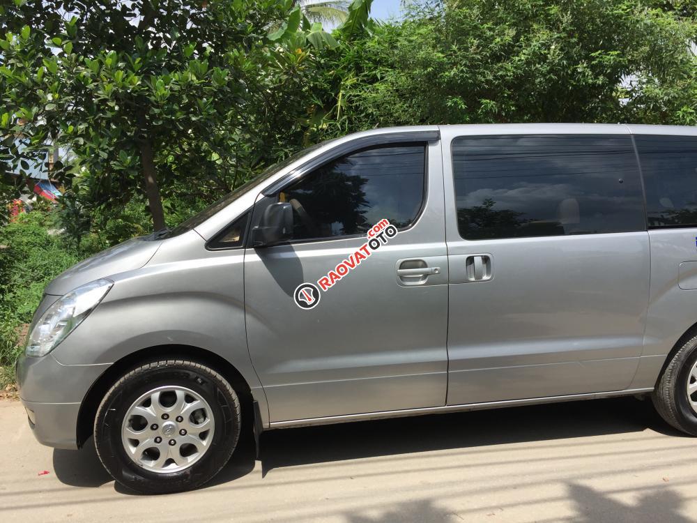 Bán xe Hyundai Grand Starex đời 2011, màu xám (ghi), nhập khẩu nguyên chiếc-3