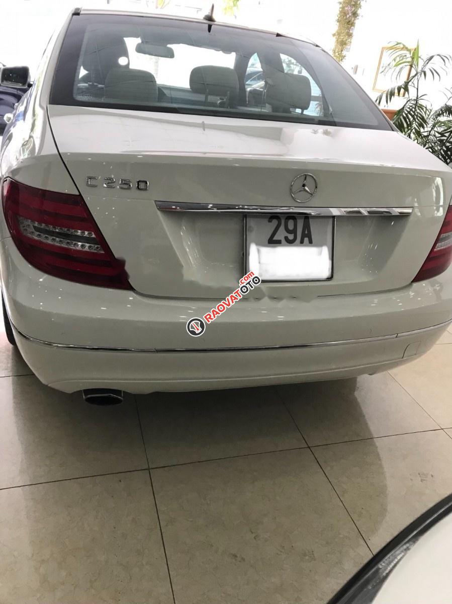 Bán Mercedes C250 đời 2011, màu trắng chính chủ-0