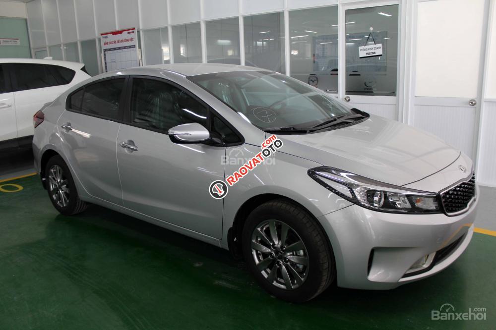 Kia Tiền Giang _ Kia Cerato 1.6 số sàn, màu bạc, hỗ trợ mua trả góp lãi suất thấp-0