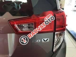 Cần bán lại xe Toyota Innova 2.0V đời 2017, giá 888tr-1