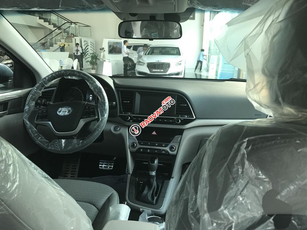 Bán xe Hyundai Elantra 1.6 AT 2017-0