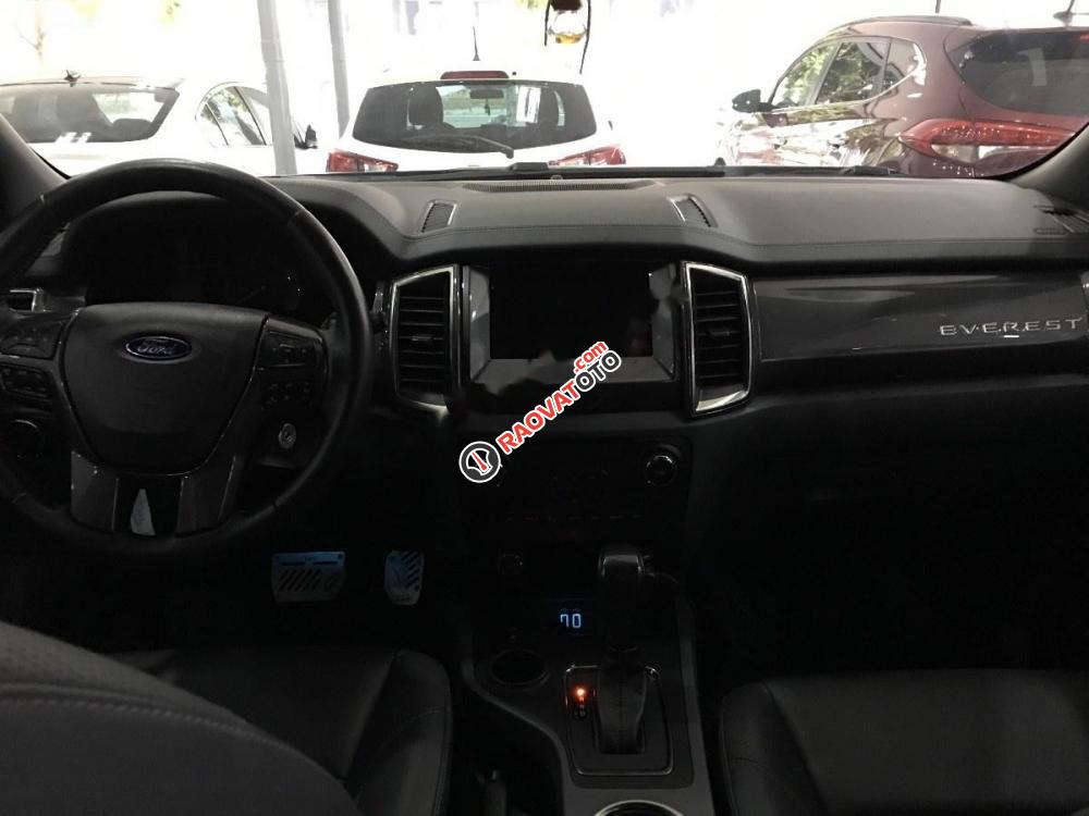 Cần bán gấp Ford Everest năm 2016, màu đen, xe nhập-6