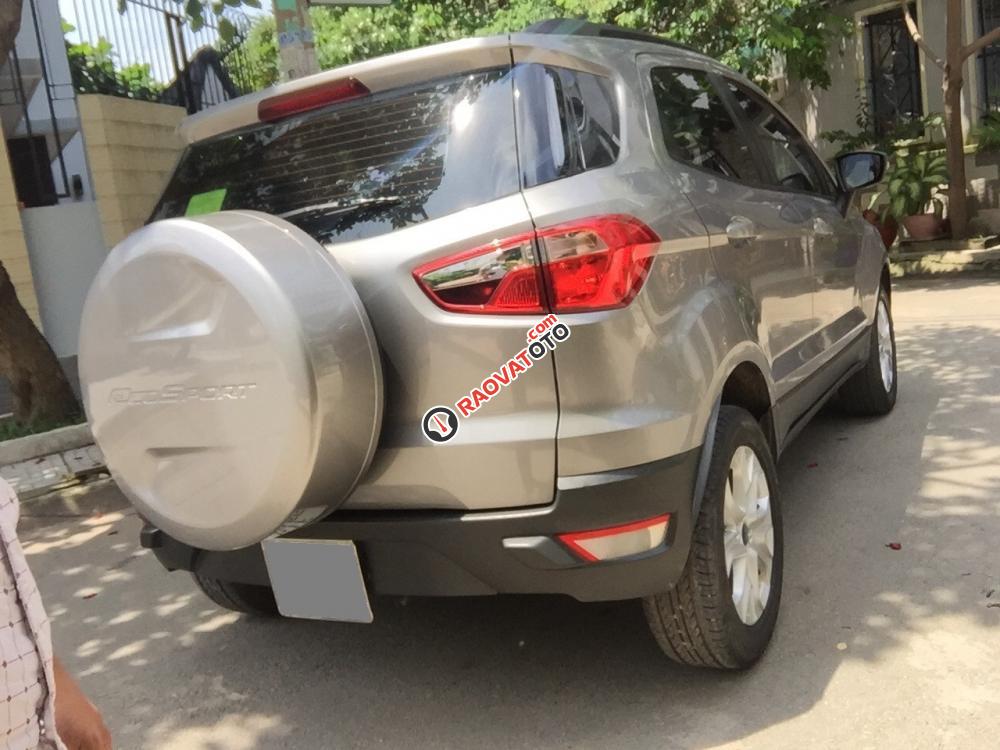 Nhà cần bán chiếc Ford Ecosport 2016, số sàn, màu xám chì-9