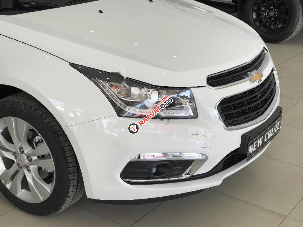 Cần bán xe Chevrolet Cruze LTZ 1.8L năm 2017, màu trắng-2