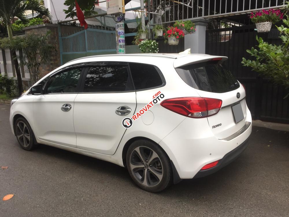 Kẹt tiền bán gấp Kia Rondo 2017, tự động, màu trắng fulloption đẹp-2