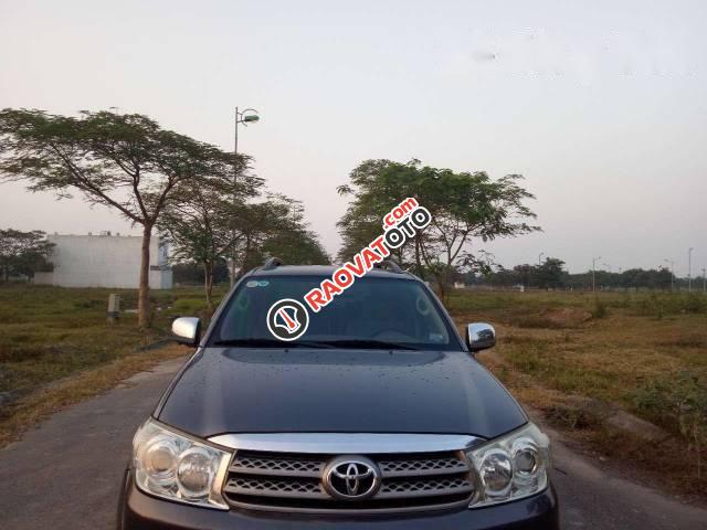 Bán xe Toyota Fortuner năm 2009, màu đen, xe nhập, giá tốt-0