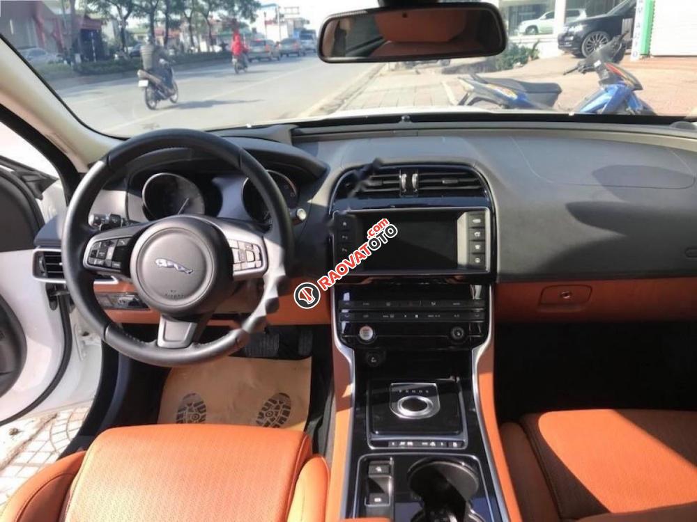 Bán ô tô Jaguar XE 2.0 đời 2015, màu trắng, xe nhập-5