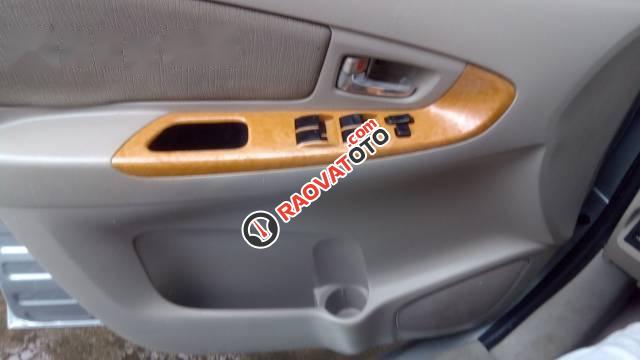 Cần bán gấp Toyota Innova G đời 2010, màu bạc-3