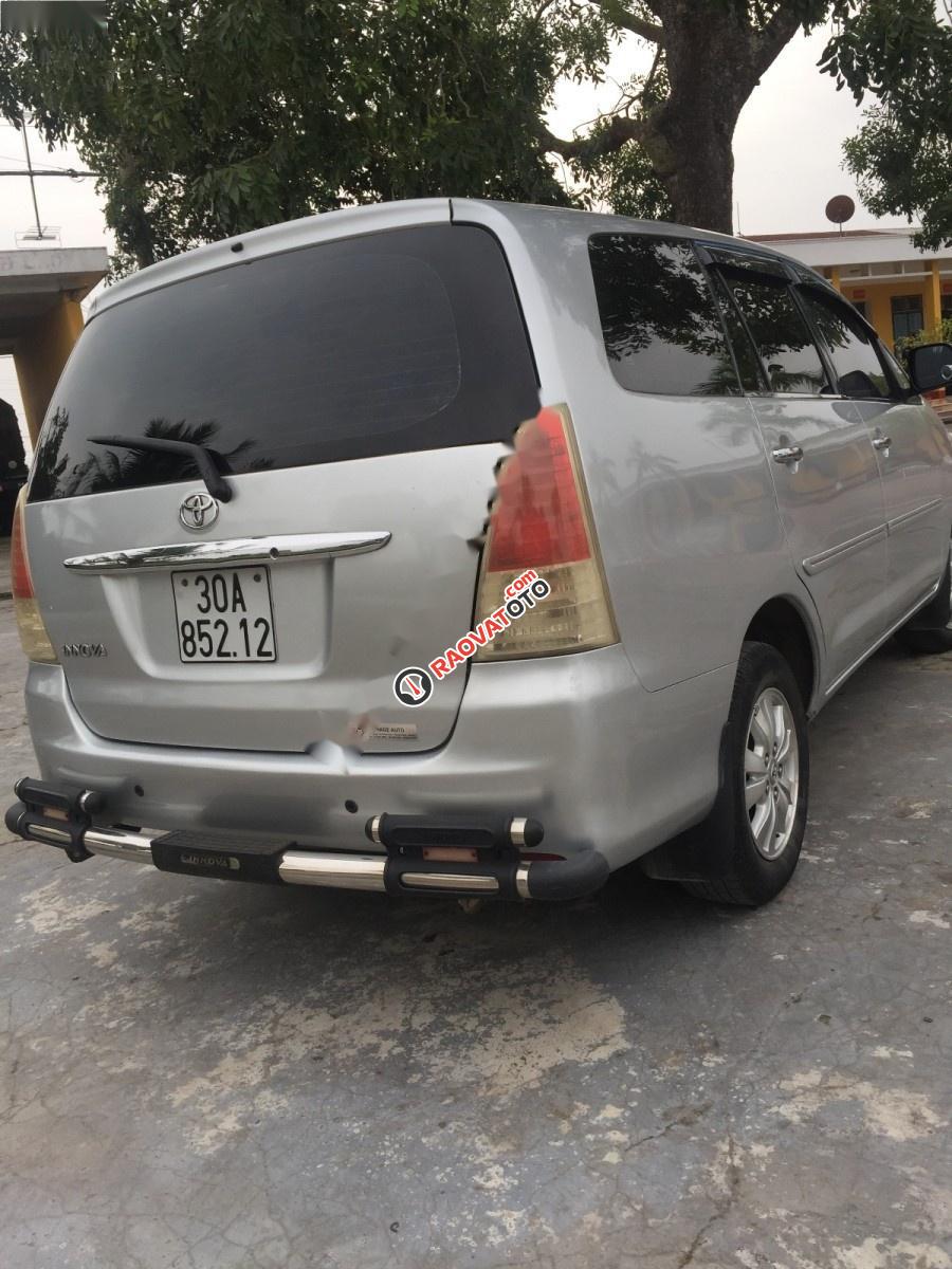 Cần bán Toyota Innova đời 2009, màu bạc-2