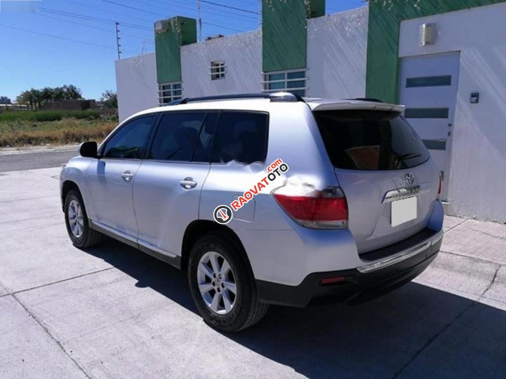 Cần bán Toyota Highlander sản xuất 2011, màu bạc, xe nhập chính chủ-2