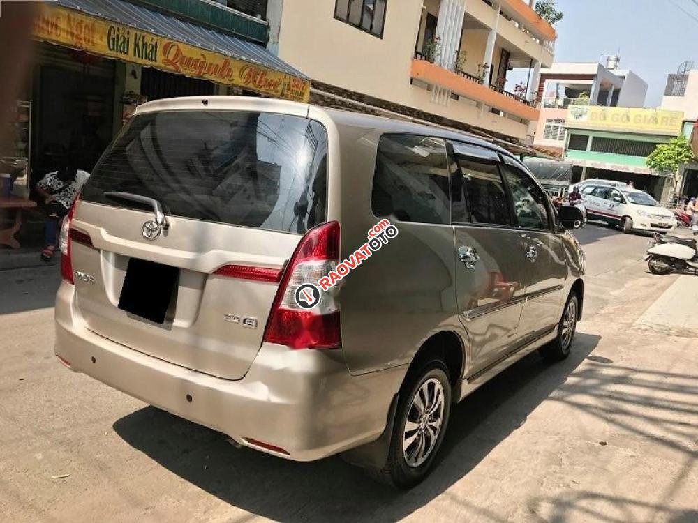 Cần bán Toyota Innova sản xuất 2015, màu vàng-1