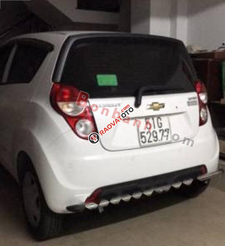 Bán xe Chevrolet Spark LS 1.2 MT đời 2017, màu trắng số sàn-4