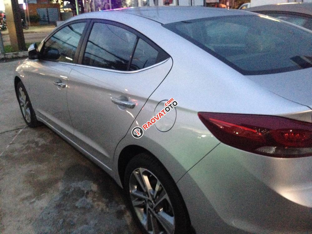 Cần bán xe Hyundai Elantra 2016, màu bạc, 739 triệu 0939.593.770-2