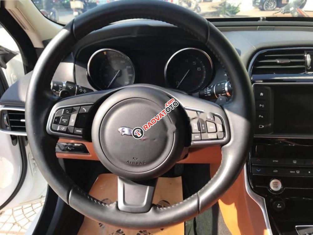 Bán ô tô Jaguar XE 2.0 đời 2015, màu trắng, xe nhập-2