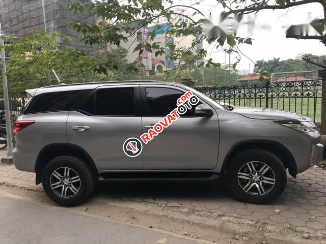 Bán xe Toyota Fortuner AT đời 2017, màu bạc-1