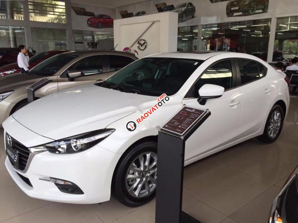 Bán Mazda 3 1.5L Facelift đời 2017, màu trắng, giá tốt-0