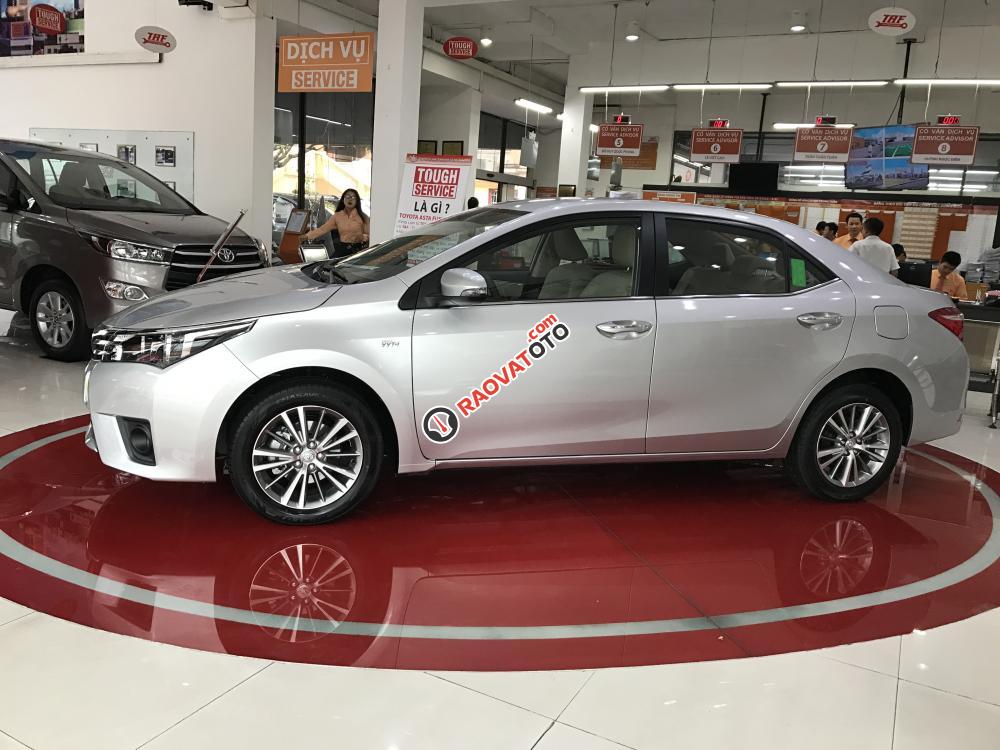 Cần bán Toyota Corolla Altis 1.8G (CVT) 2017, màu bạc, hỗ trợ trả góp lãi suất 0.49%-1