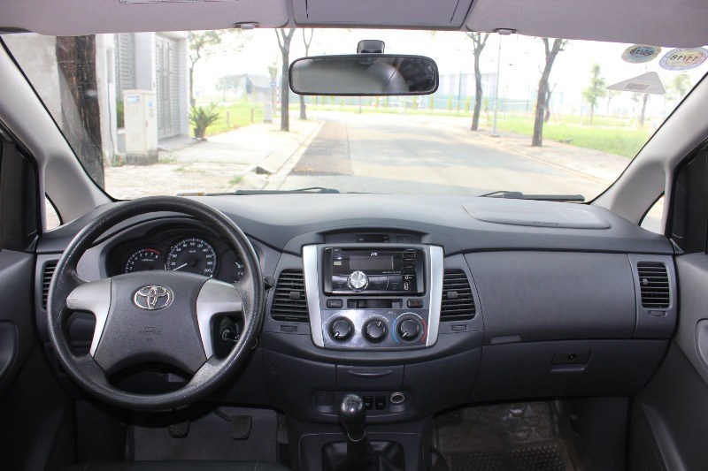 Bán ô tô Toyota Innova đời 2013, màu bạc, nhập khẩu, số sàn-8