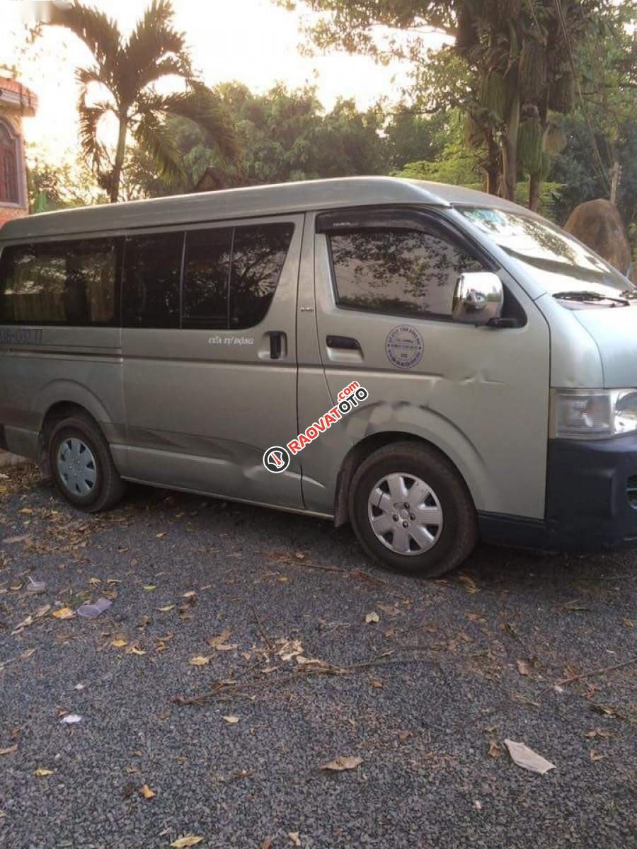 Bán xe Toyota Hiace 2.5 đời 2010, màu bạc-3