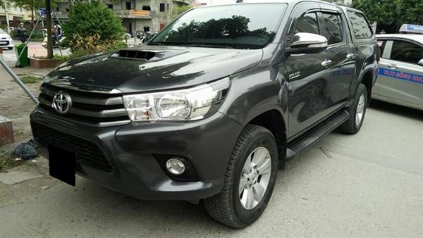 Bán xe Toyota Hilux 2.5MT đời 2016, màu xám, nhập khẩu nguyên chiếc, giá tốt-0