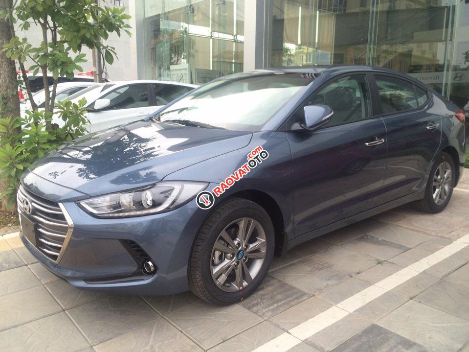 Bán xe Hyundai Elantra 1.6 MT 2017, màu xanh-1