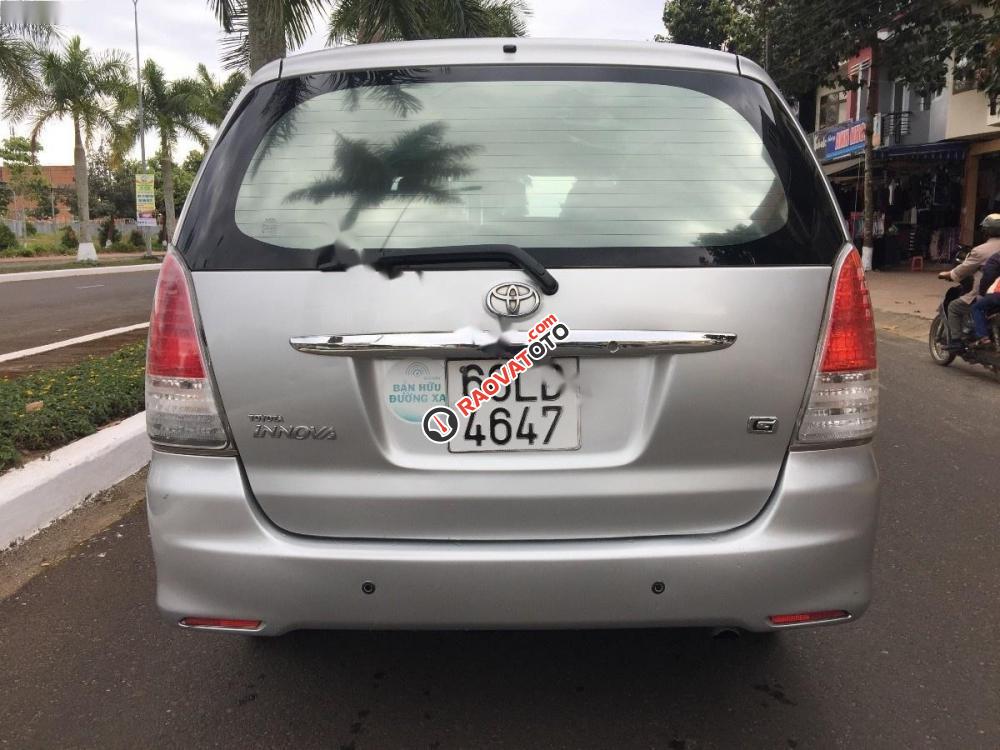 Bán xe Toyota Innova G đời 2011, màu bạc giá cạnh tranh-6