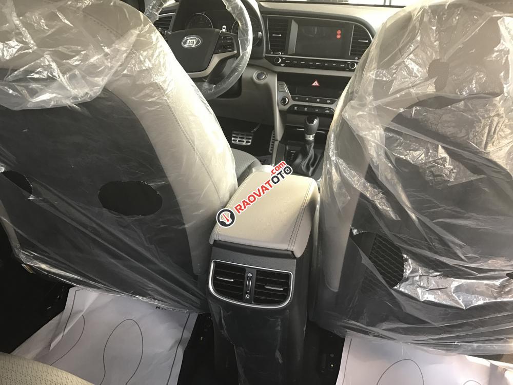 Bán xe Hyundai Elantra 1.6 AT 2017-1