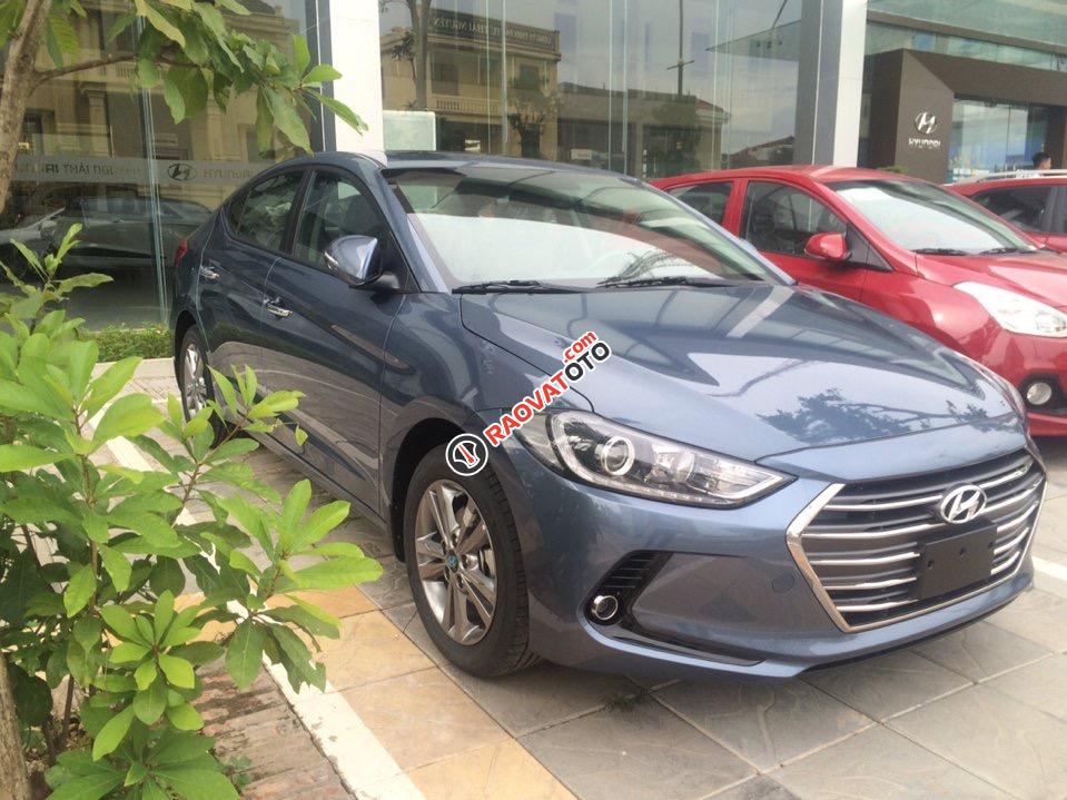 Bán xe Hyundai Elantra 1.6 MT 2017, màu xanh-8