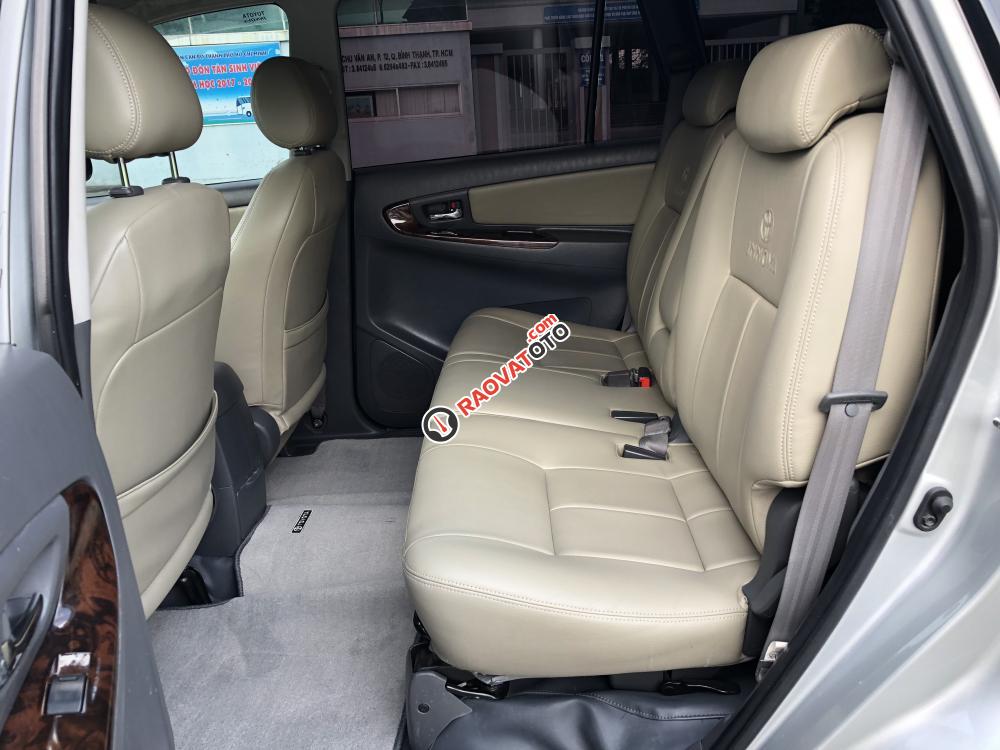 Bán Toyota Innova E đời 2014, màu bạc số sàn-8