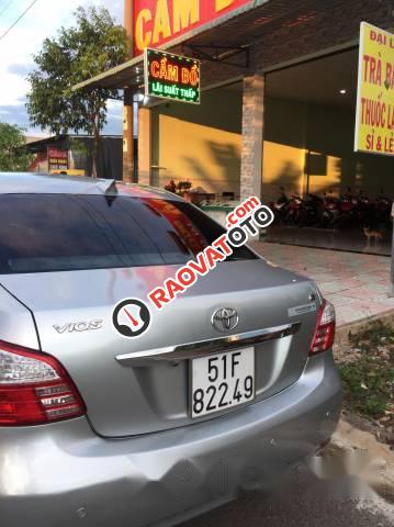 Cần bán Toyota Vios 2010, màu bạc-1