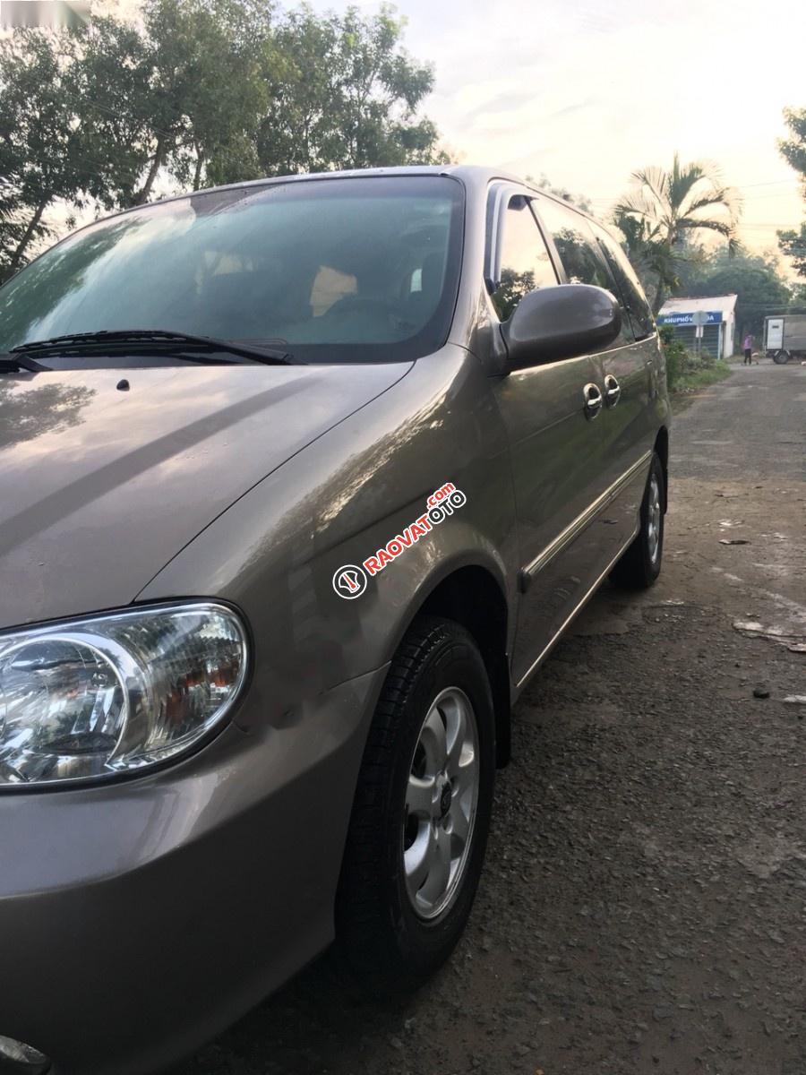 Bán xe Kia Carnival GS năm 2006, màu nâu còn mới-2