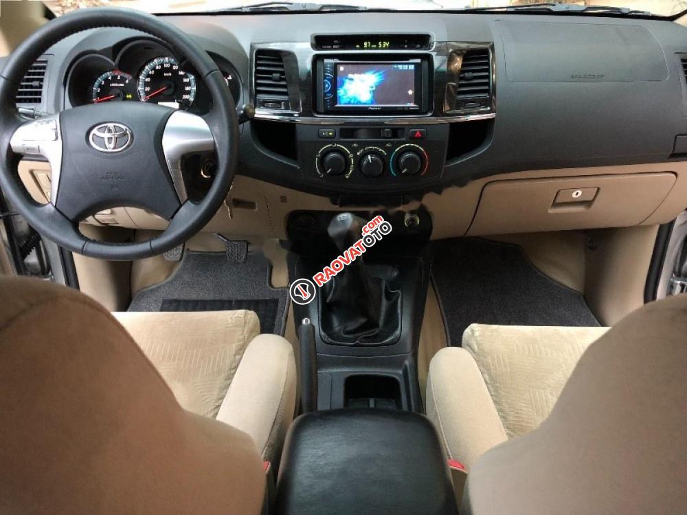 Bán ô tô Toyota Fortuner 2.5G đời 2015, màu bạc chính chủ-7