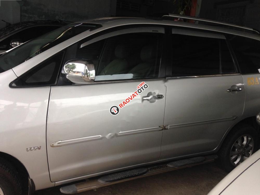 Cần bán xe Toyota Innova G đời 2006, màu bạc xe gia đình-9