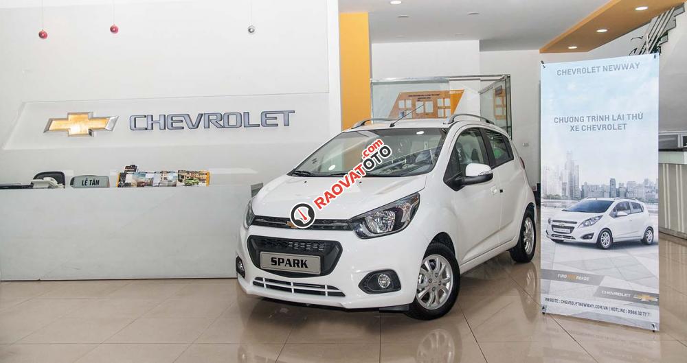 Bán Chevrolet Spark DUO năm 2017, màu trắng, giá 299tr-0