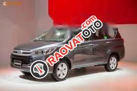 Cần bán lại xe Toyota Innova 2.0V đời 2017, giá 888tr-5