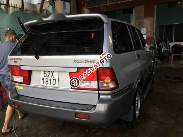 Cần bán Ssangyong Musso năm 2004, màu bạc-5