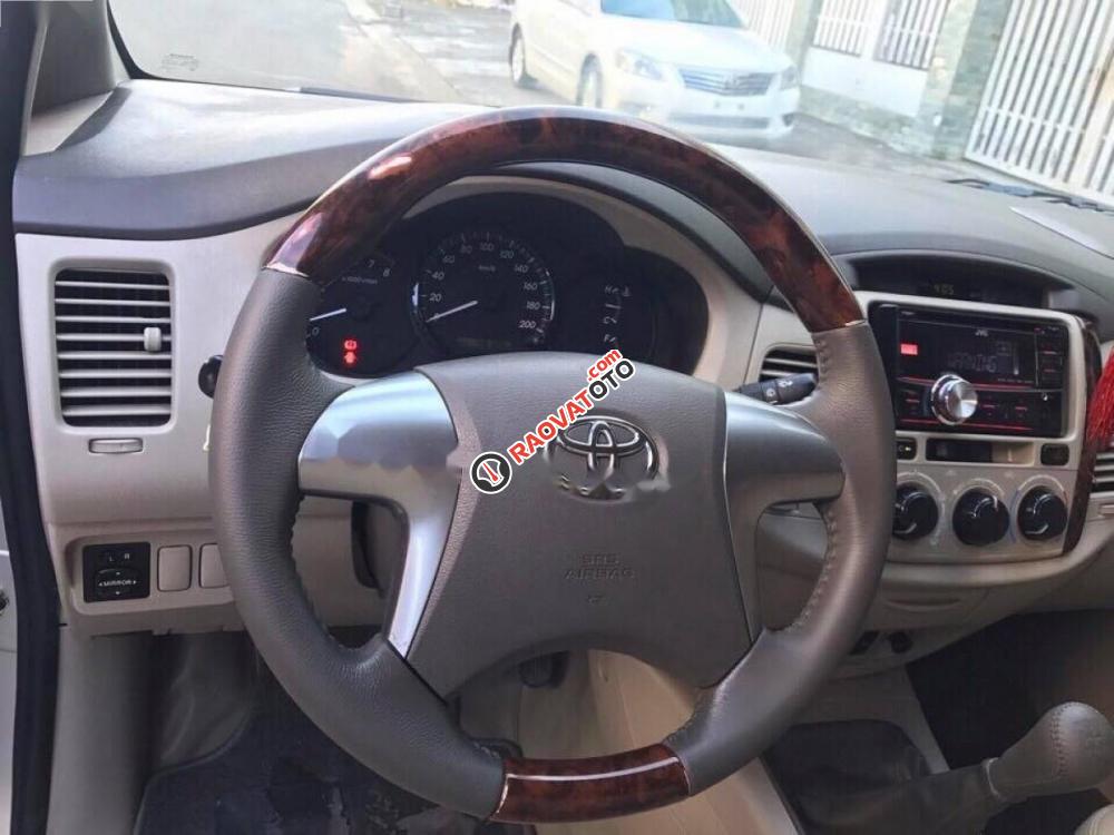 Cần bán lại xe Toyota Innova đời 2014, màu bạc, giá tốt-4